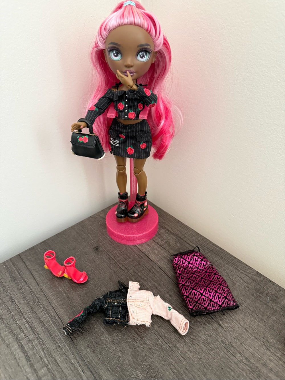 Rainbow High Series 3 Daria Roselyn Fashion Doll 🌹✨ Complete